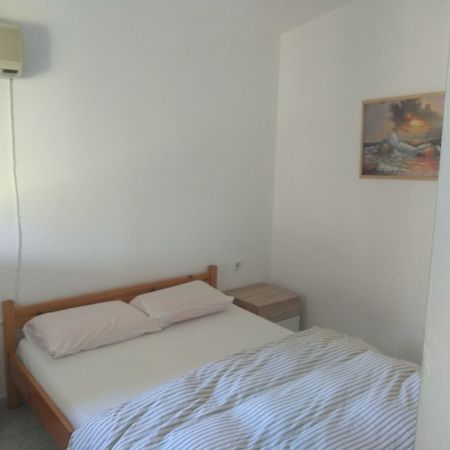 Roula'S Rooms Aegina Eksteriør billede